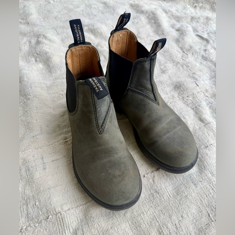 Rustic black kids Blundstone Boots size 3